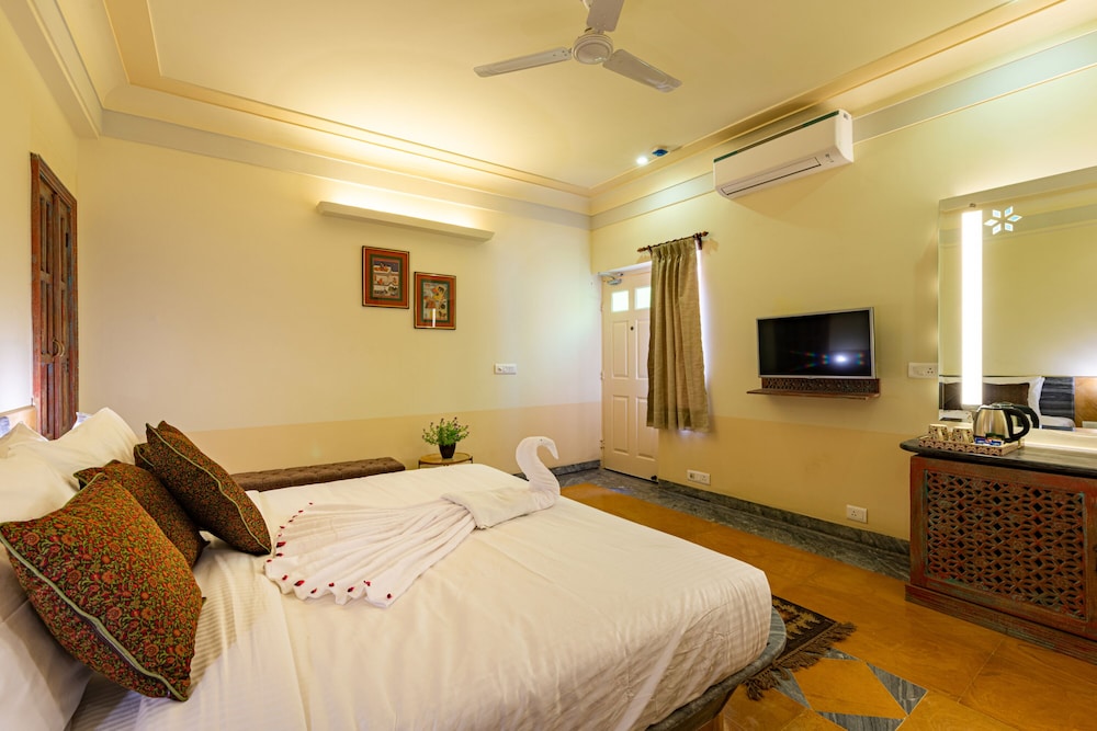 Deluxe Room - Photo 6