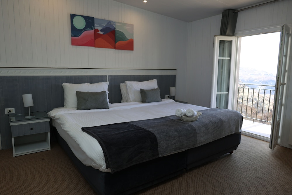 Deluxe Room, 1 King Bed, Valley View photo 1