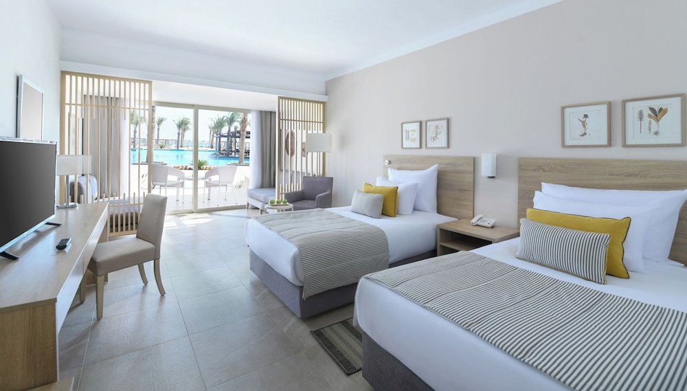 Deluxe Double or Twin Room, Sea View (Family, Pool View) - Photo 4