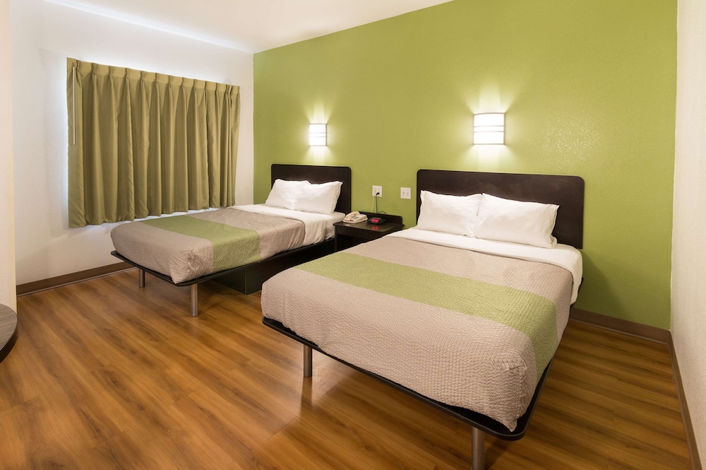 Standard Room, 2 Double Beds, Non Smoking photo 3