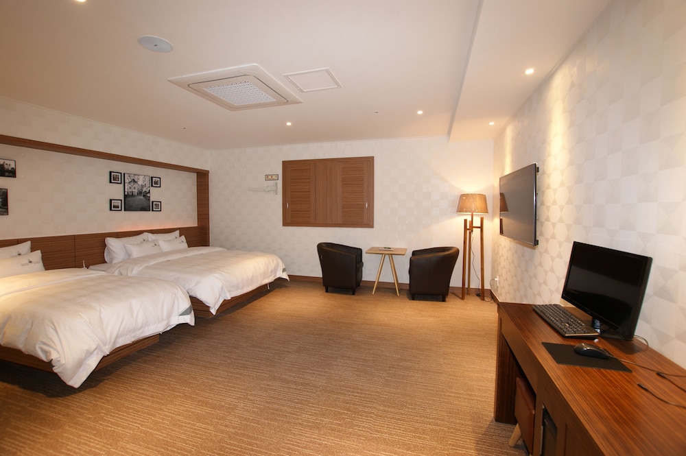 Deluxe Twin Room photo 3