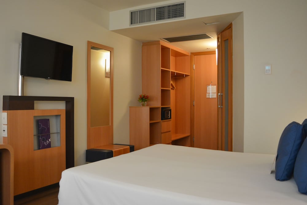 Superior Apartment, 1 Queen Bed With Sofa Bed, Partial Sea View