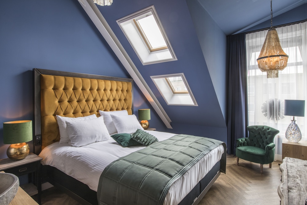 Grand Room, 1 King Bed (Deluxe) photo 3