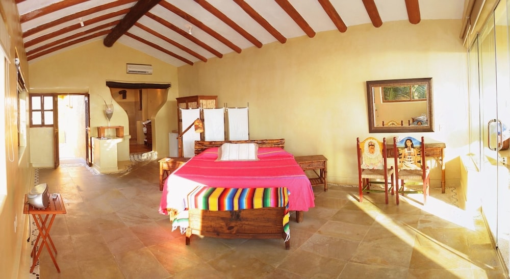 Deluxe Suite, 1 King Bed, Pool View photo 3
