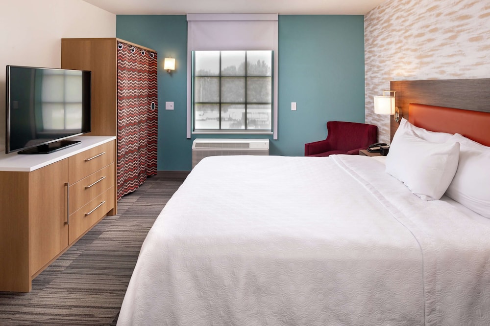 Suite, 1 King Bed, Accessible, Bathtub (Mobility & Hearing) - Photo 3