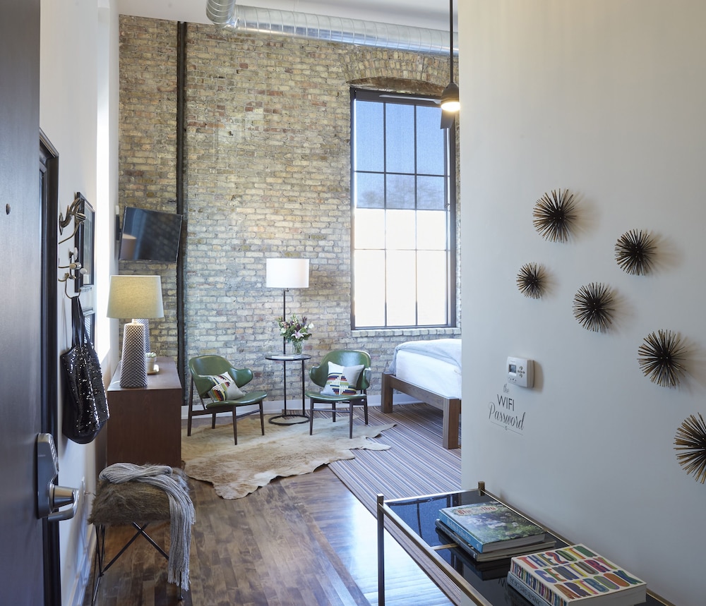 Master Suite 8 (Pet Friendly)