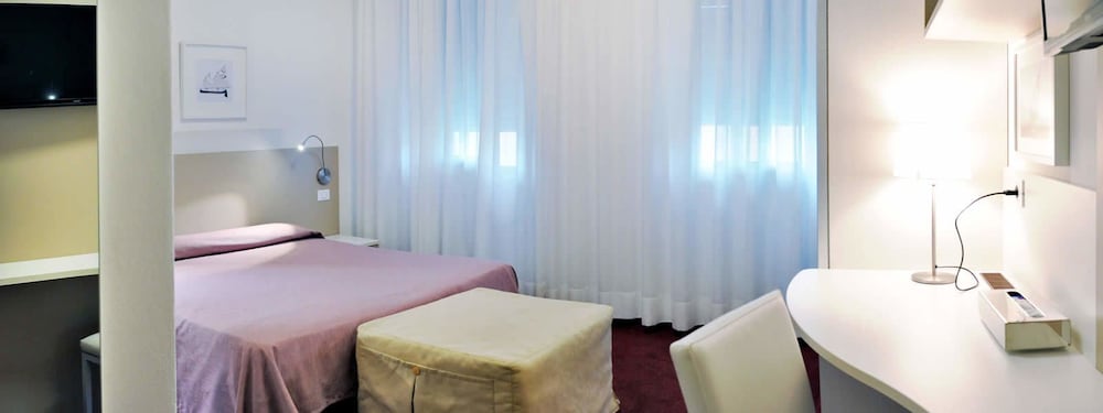 Classic Double Room - Photo 9