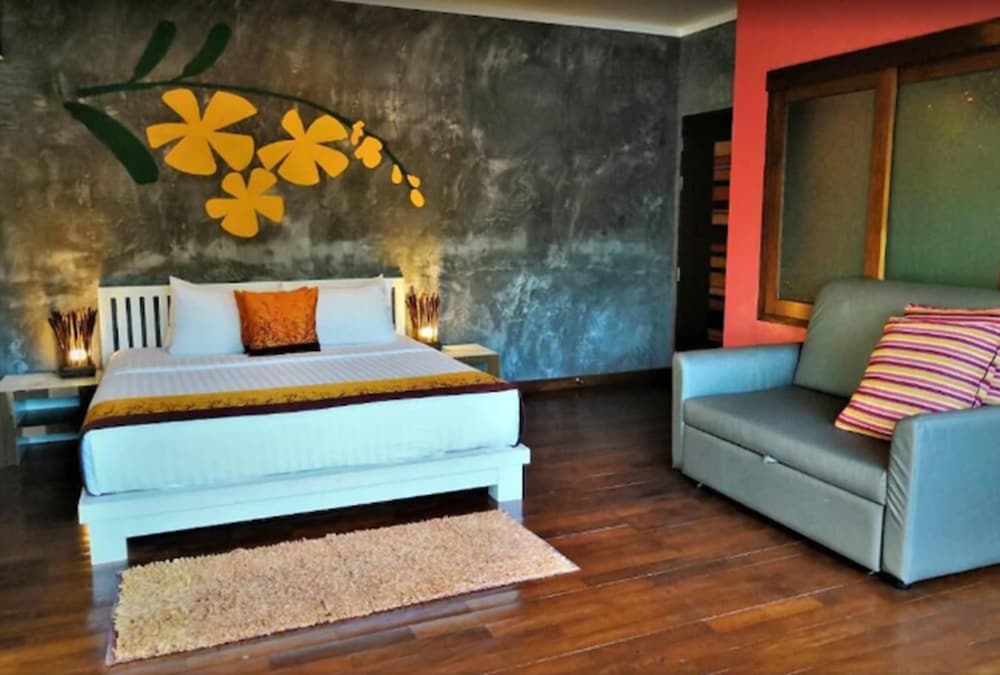 Deluxe Room, Pool View - Photo 3