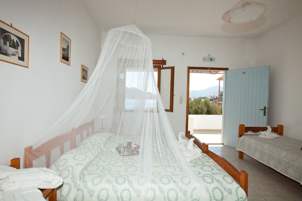 Studio (3 Adults)