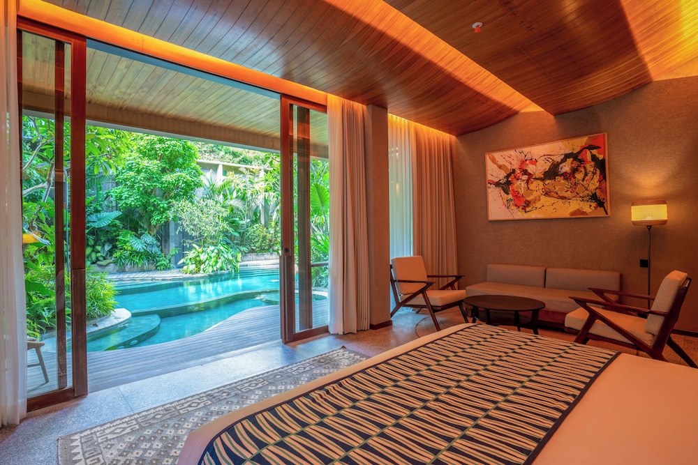 Suite Double Bed Pool Access