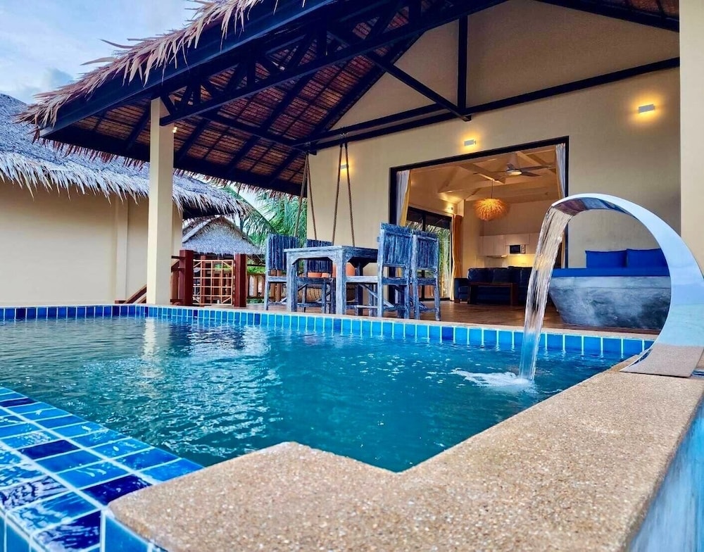 Beachfront Private Pool Villa - Photo 4