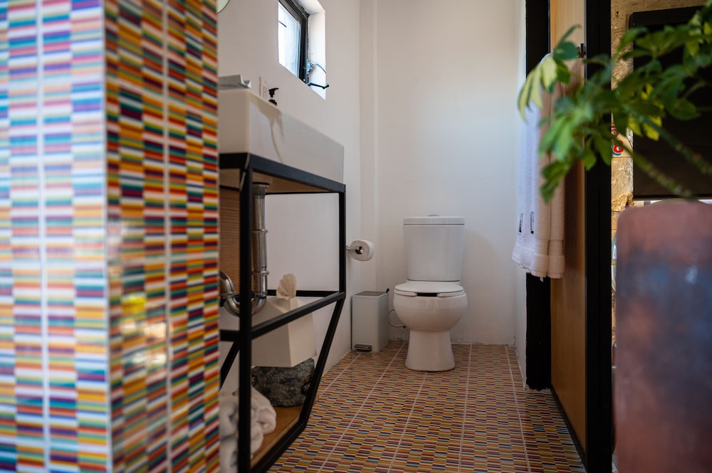 Suite - Photo 26