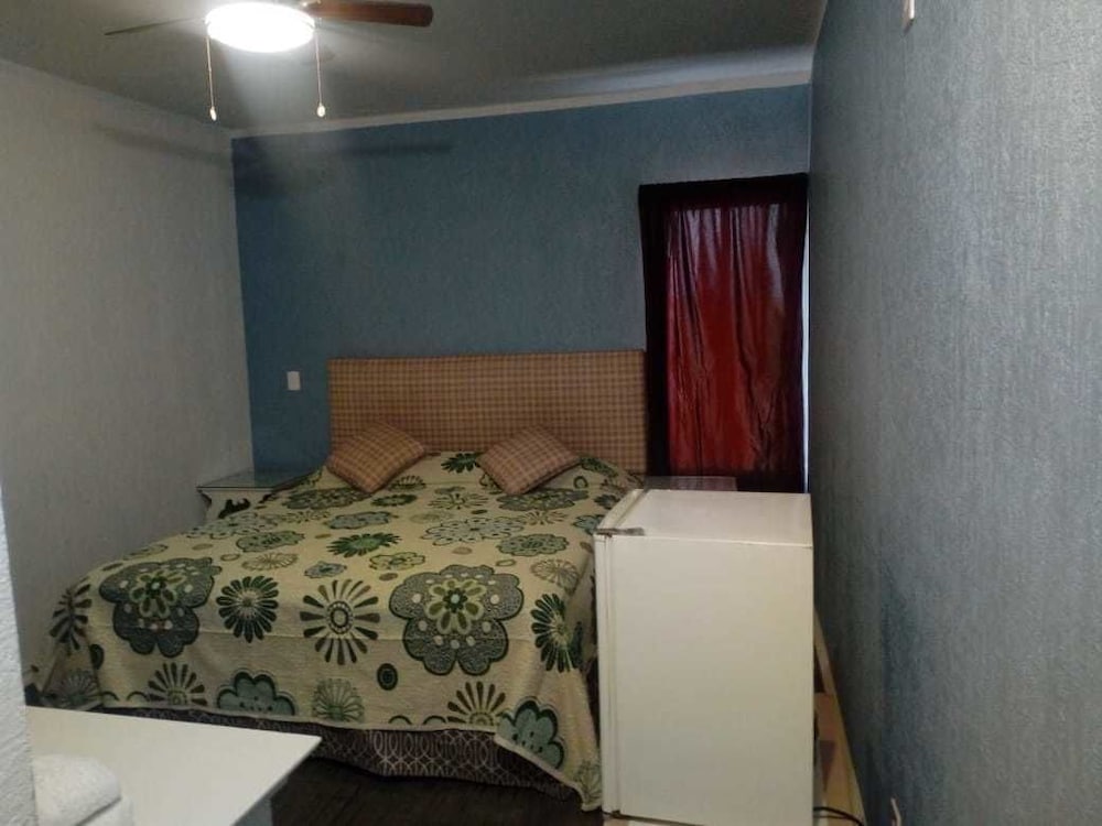 Basic Double or Twin Room, 1 King Bed, Courtyard View photo 3