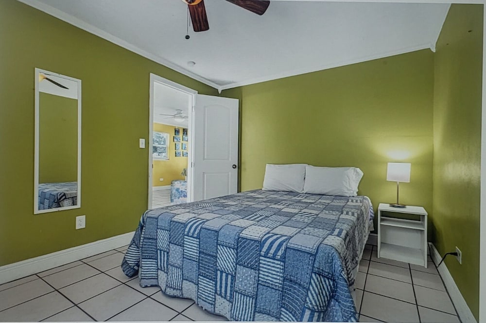 2 Bedroom Yellow Cabin #8