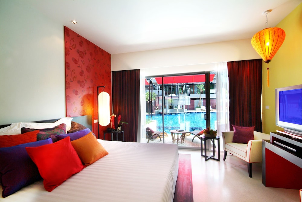 Deluxe Room, Pool Access - Photo 9