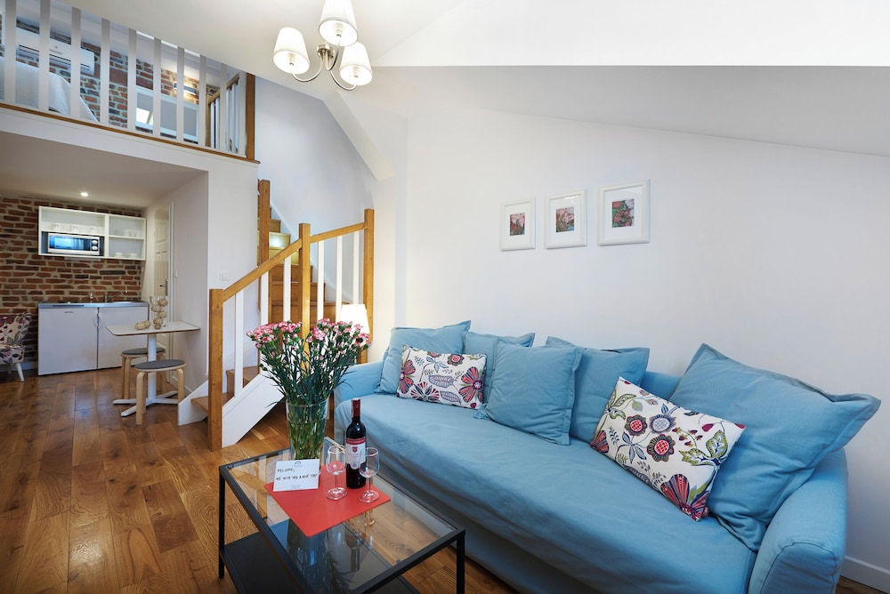 Design Studio Suite, 1 Bedroom, Mezzanine photo 3