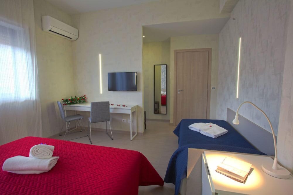 Family Room - Photo 2