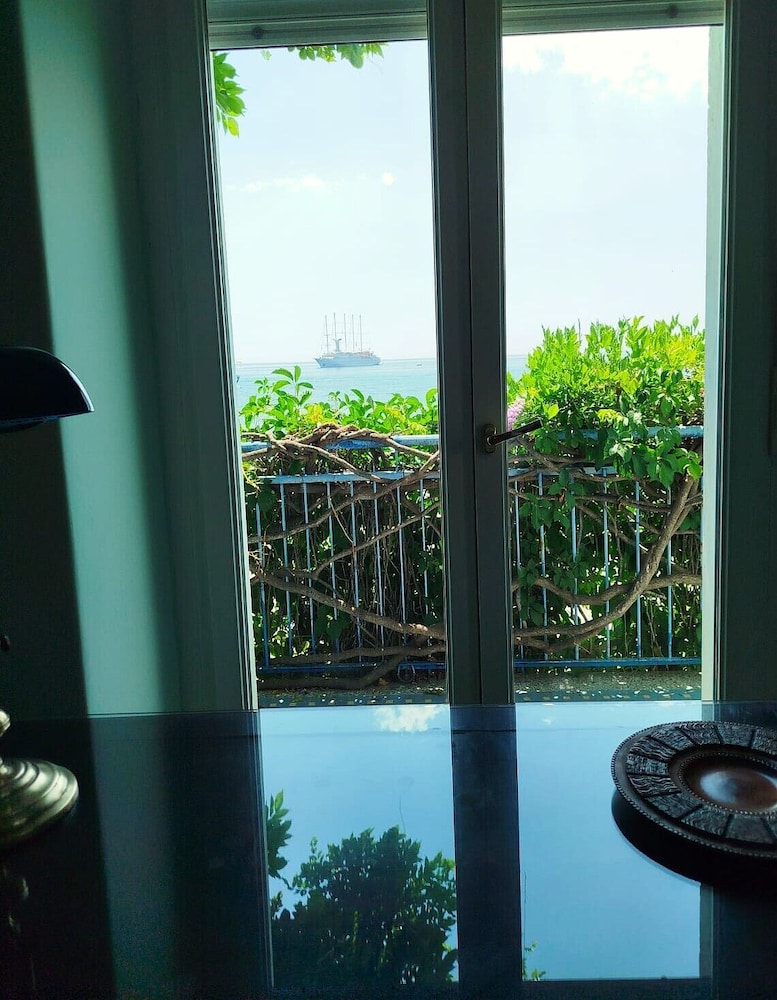 Superior Apartment, 1 Bedroom, Sea View, Beachfront