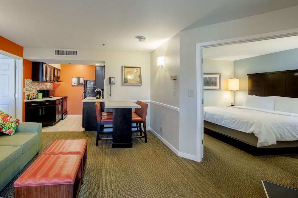 Suite, 1 Queen Bed, Accessible (Mobility Tub One Bedroom)