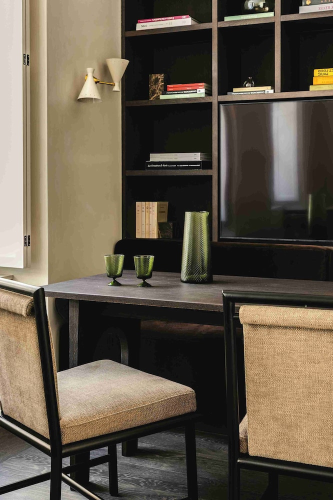 Large Suite - 2 Bedrooms photo 3