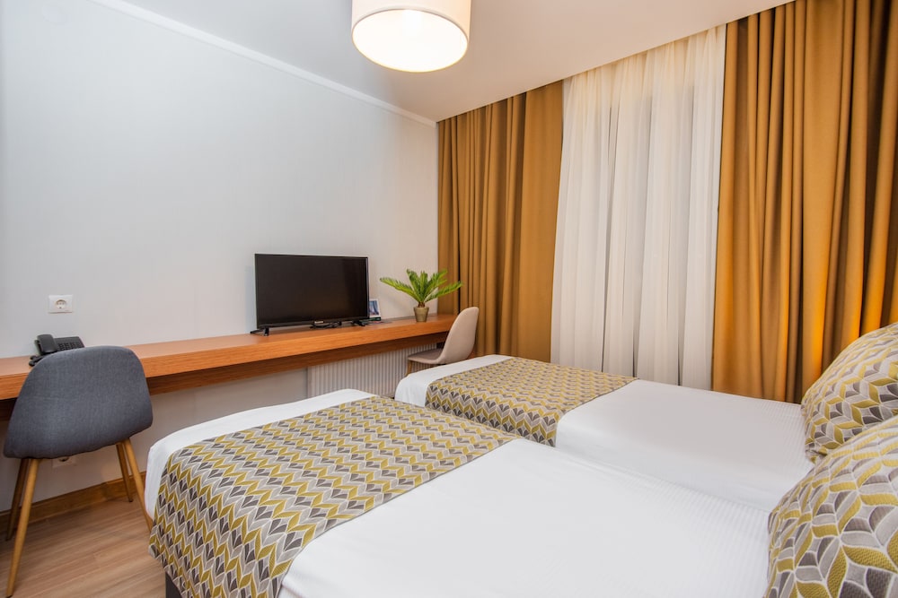 Standard Twin Room - Photo 2