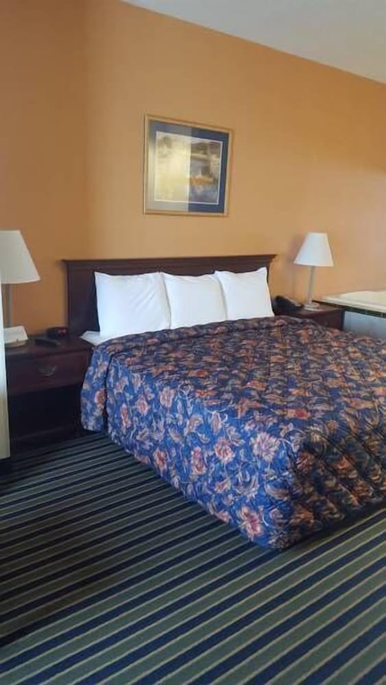 Executive Room, 1 King Bed, Non Smoking, Jetted Tub photo 1