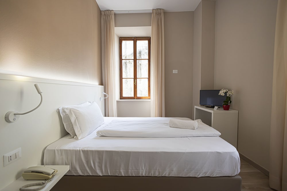 Standard Double Room, 1 Queen Bed photo 2