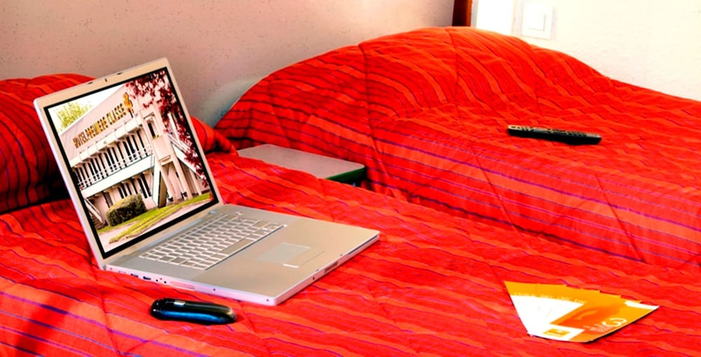 Standard Room, 3 Twin Beds - Photo 2