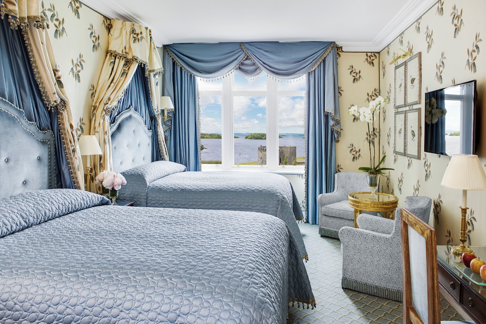 Deluxe Room (Queen Family Room)