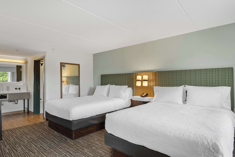 Suite, Two Queen Beds, Non-Smoking - Photo 4