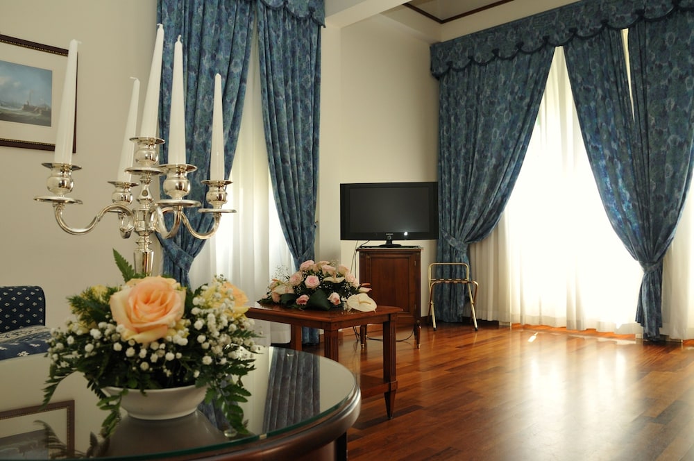 Suite - Photo 2