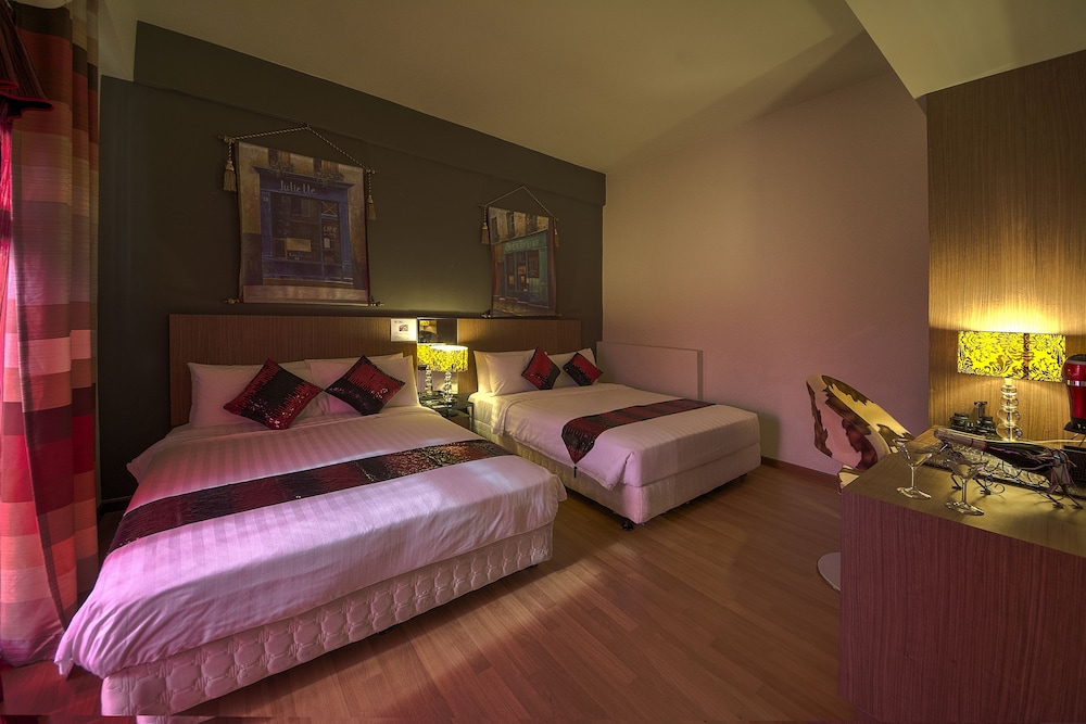 Family Room - Photo 2
