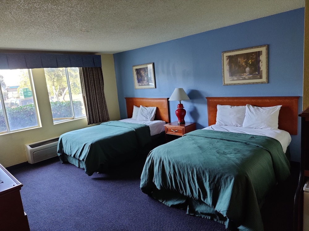 Standard Room, 2 Double Beds, Non Smoking photo 2