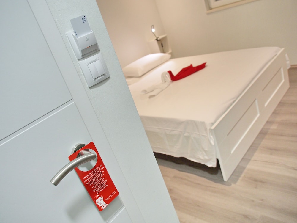 Standard Double Room, 1 King Bed with Sofa bed, Partial Sea View
