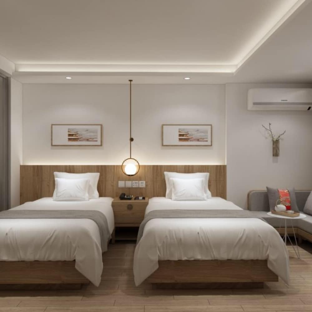 Elegant Twin Room