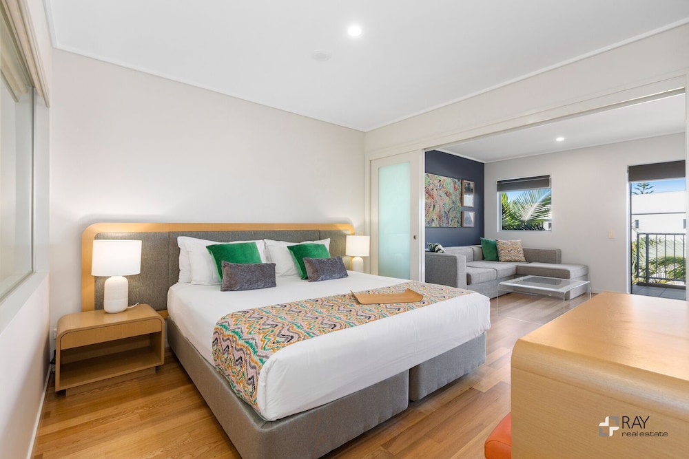 Luxury Apartment photo 3
