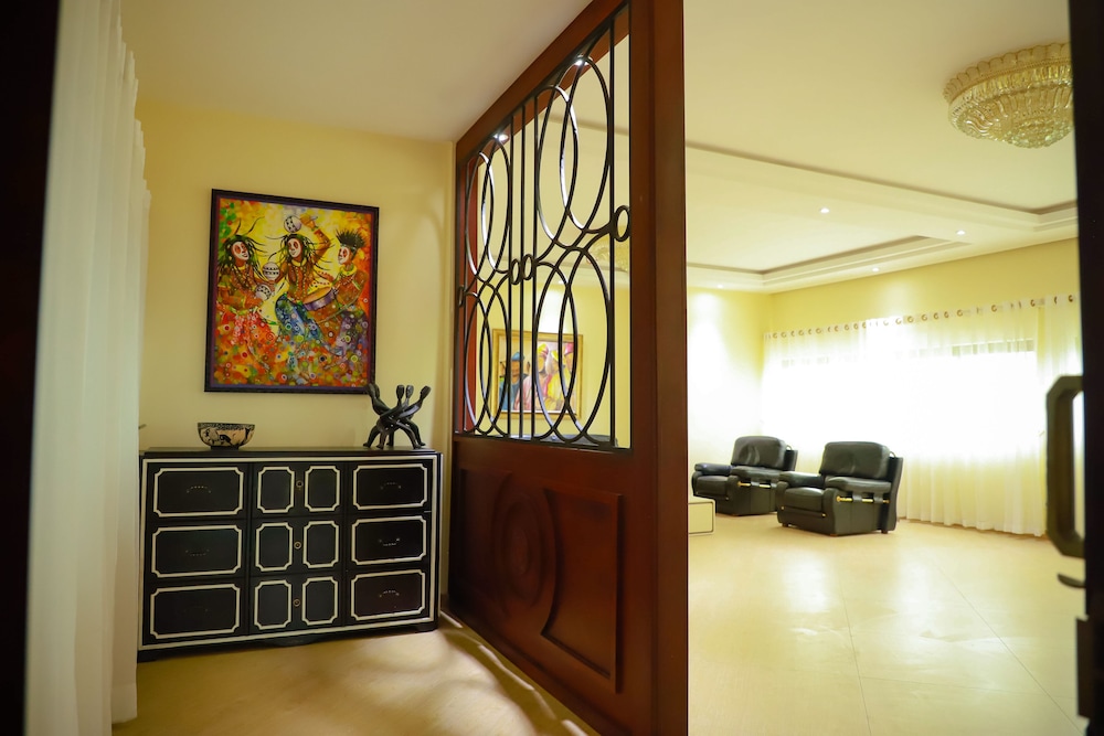 Royal Suite photo 2