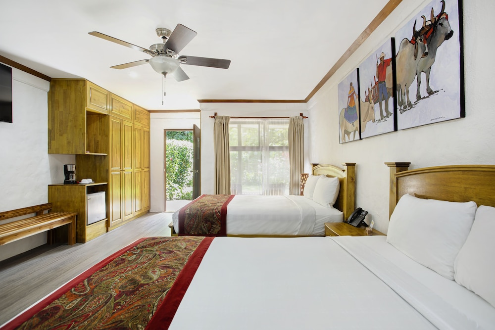Superior Room, 2 Queen Beds photo 2