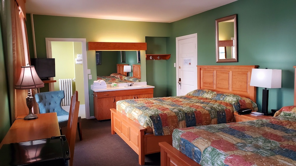 Traditional Room, 2 Queen Beds - Photo 4
