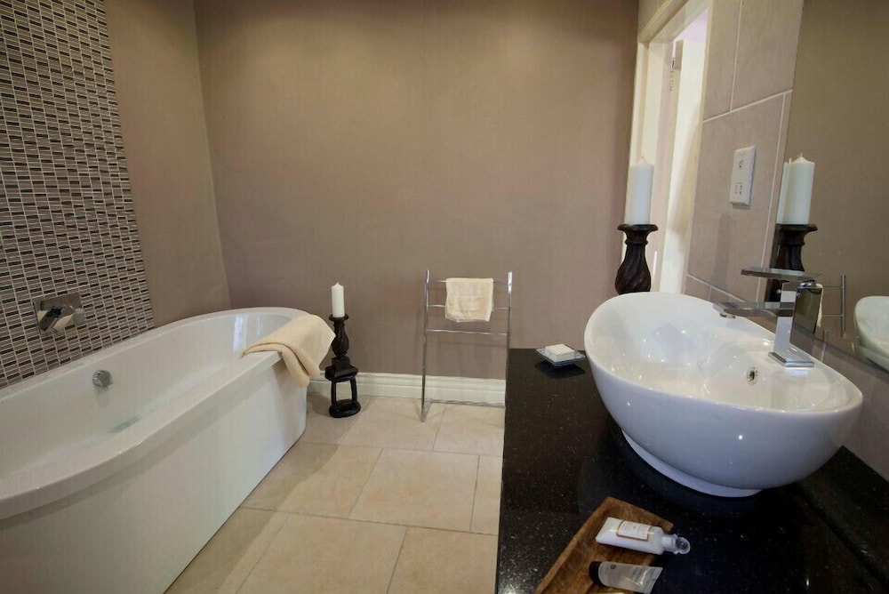 Deluxe Suite photo 3