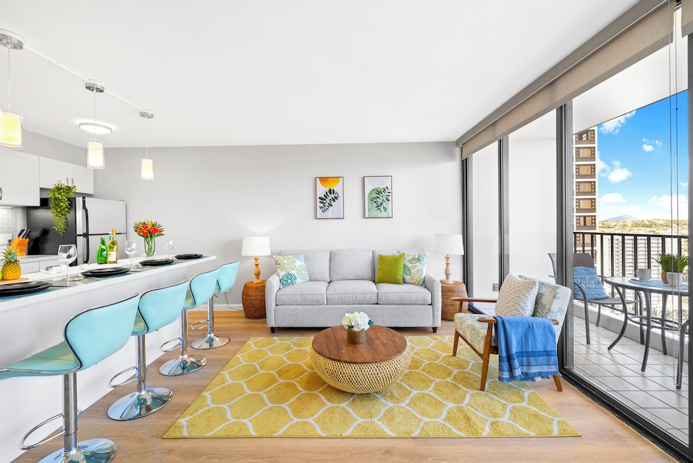 Diamond Head and Ocean views with King Bed and Parking: Condo, 1 Bedroom, Ocean View (0095) photo