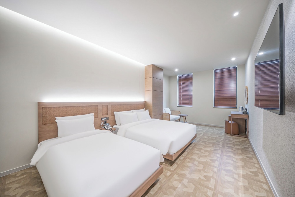 Deluxe Twin Room, Multiple Beds, Non Smoking, City View