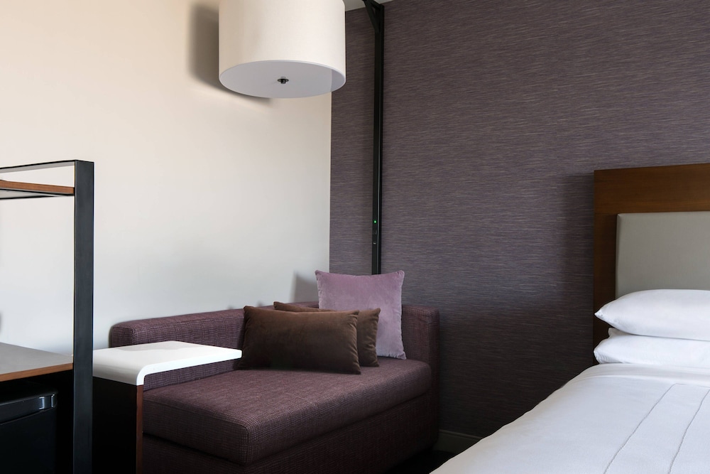 Room, 2 Queen Beds (Mobility Accessible, Roll-In Shower) - Photo 2