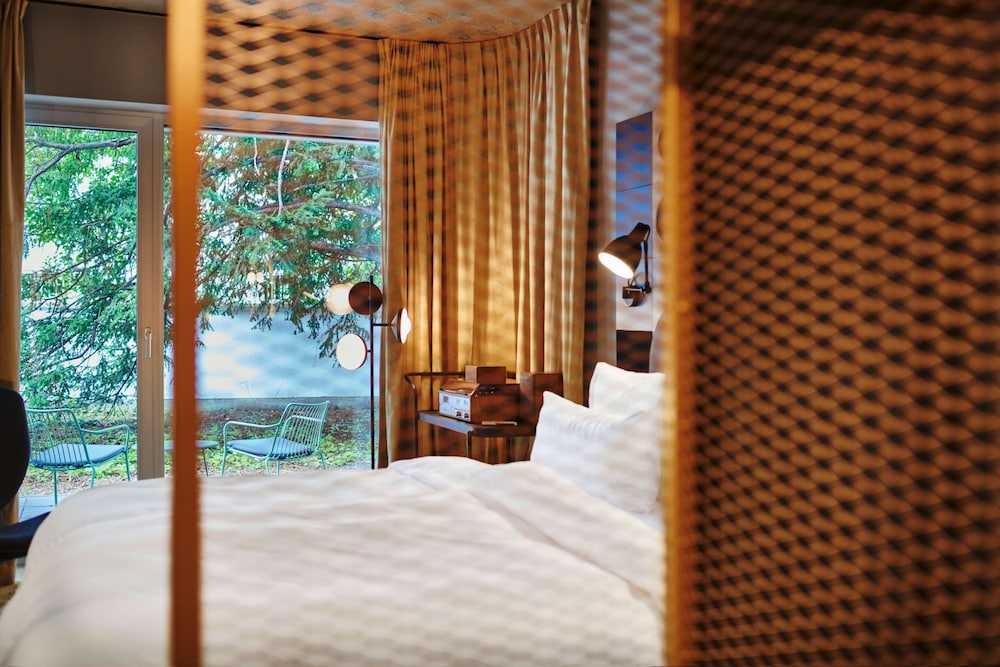 Room (In-Tune) photo 3