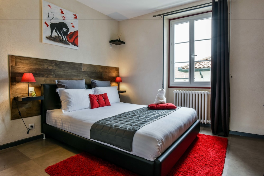 Double Room - Photo 5
