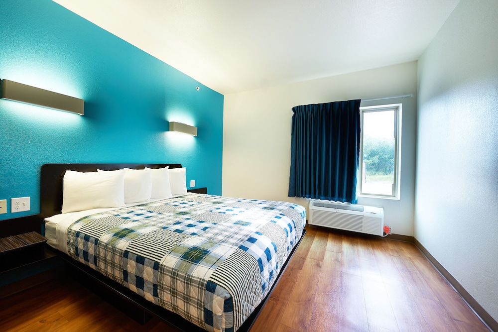 Superior Room, 1 King Bed photo 1