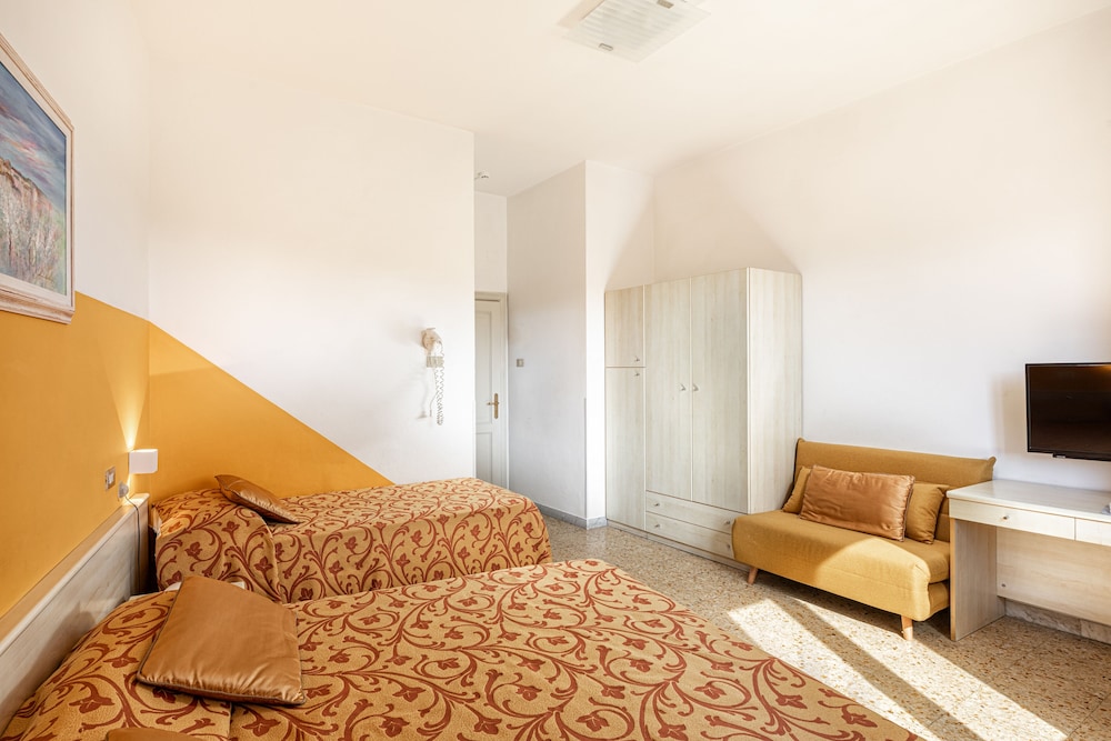 Quadruple Room - Photo 4