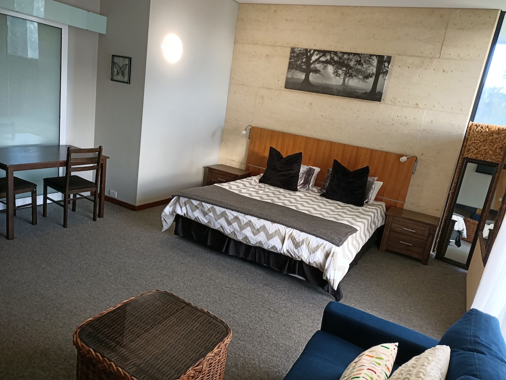 Deluxe Lakeside Room