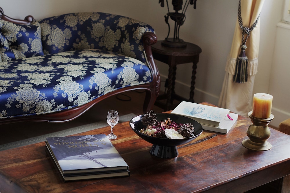 Suite (Hugo) photo 3