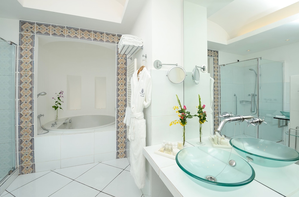 Executive Room (Partial View) - Photo 4
